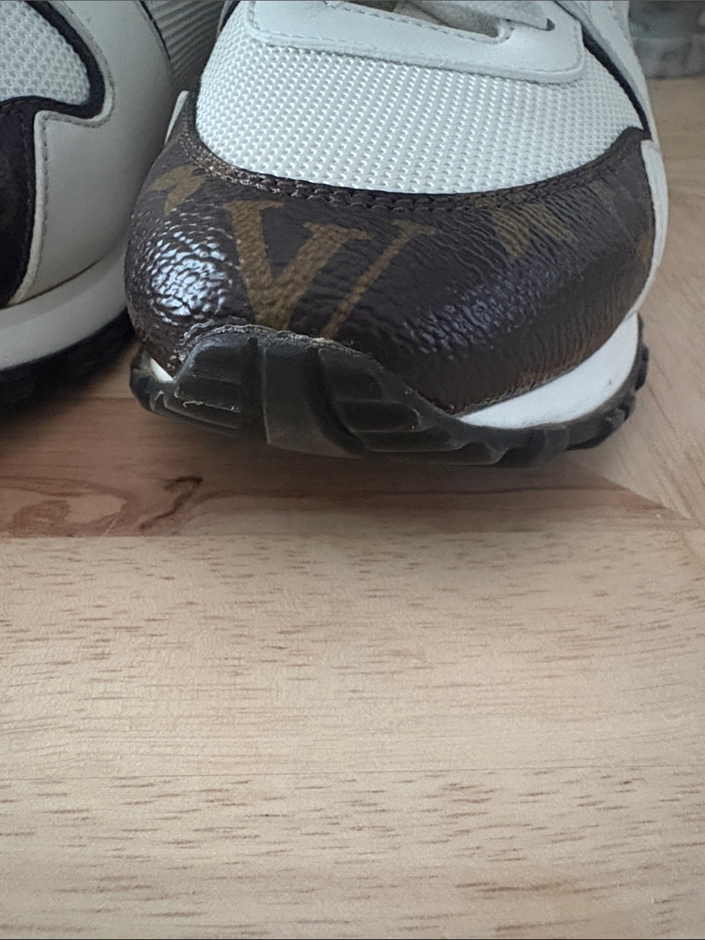 Louis Vuitton Runaway Sneakers 🔥 - Picture 3 of 15